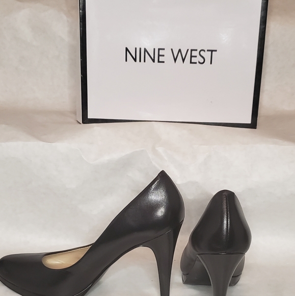 Nine West - Picture 2 of 3
